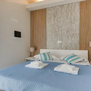 Hotel Madana **